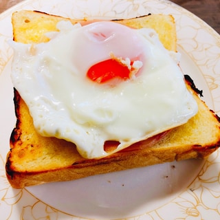 朝ご飯にぴったり！目玉焼きトースト